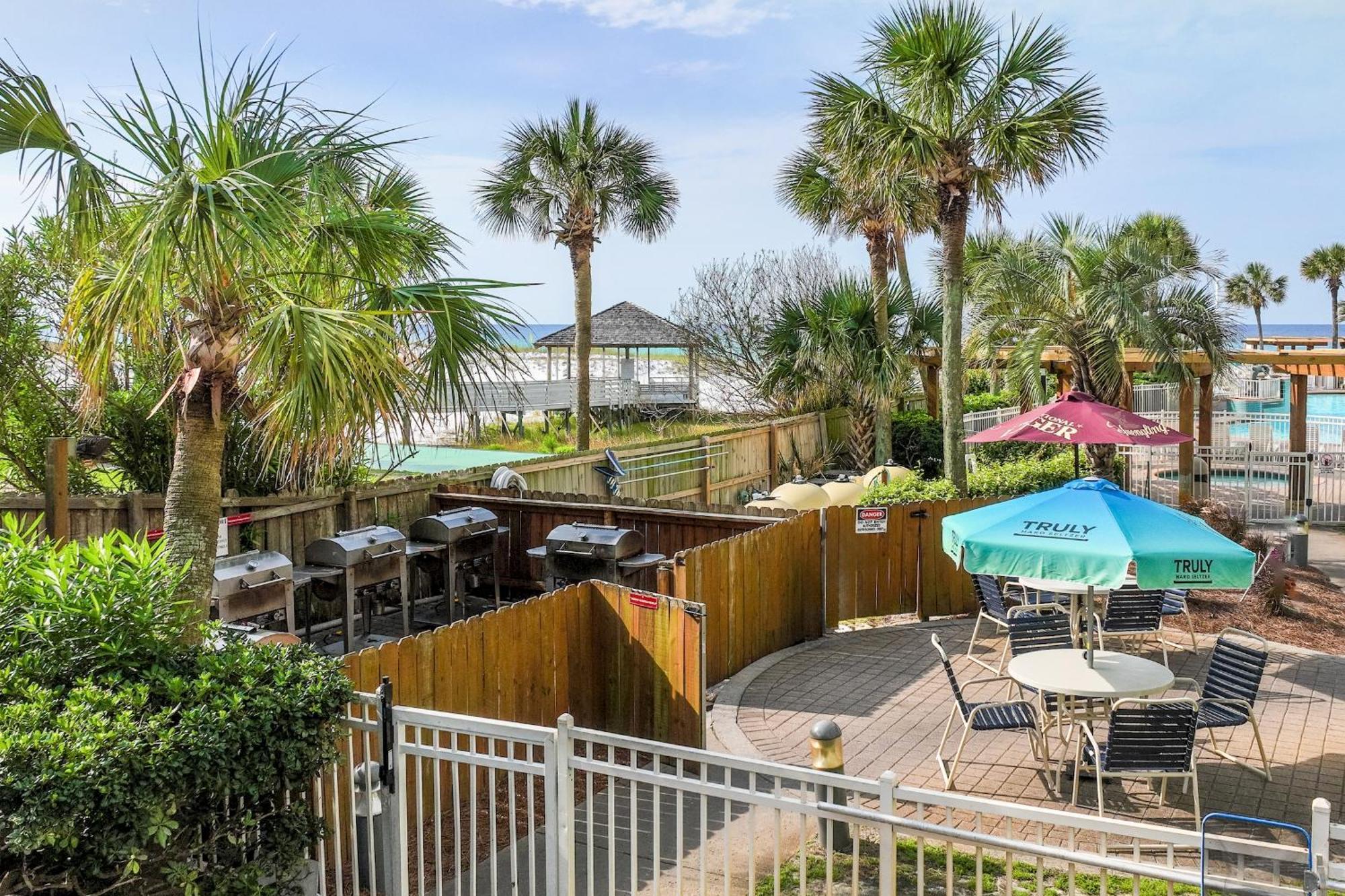 Pelican Beach Resort Destin Exterior photo